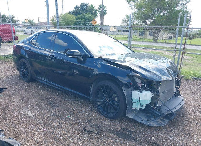 2022 Toyota Camry XSE (VIN 4T1K61AKXNU021771) main photo