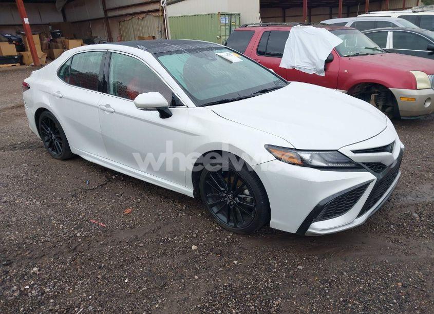 2022 Toyota Camry XSE (VIN 4T1K61AKXNU037677) main photo