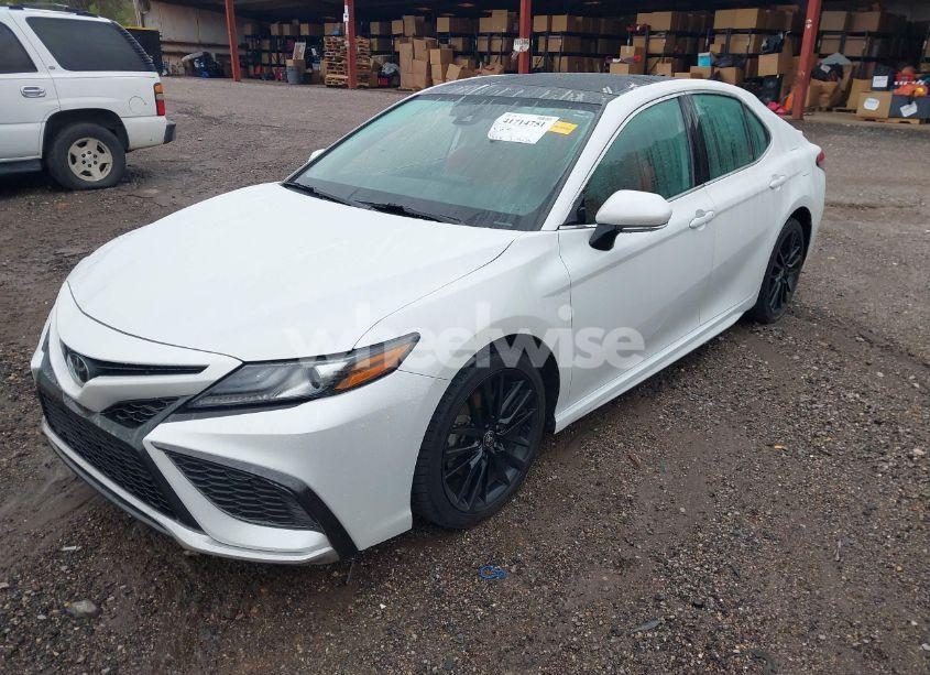 Photo 2 of 2022 Toyota Camry XSE (VIN 4T1K61AKXNU037677)