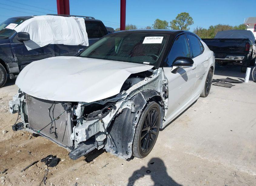 Photo 2 of 2022 Toyota Camry XSE (VIN 4T1K61AKXNU074132)