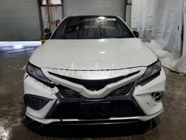 Photo 2 of 2022 TOYOTA CAMRY XSE (VIN 4T1K61AKXNU698917)