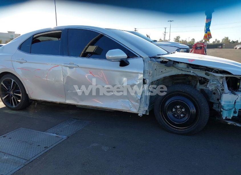 Photo 6 of 2020 Toyota Camry XSE (VIN 4T1K61BK0LU014095)