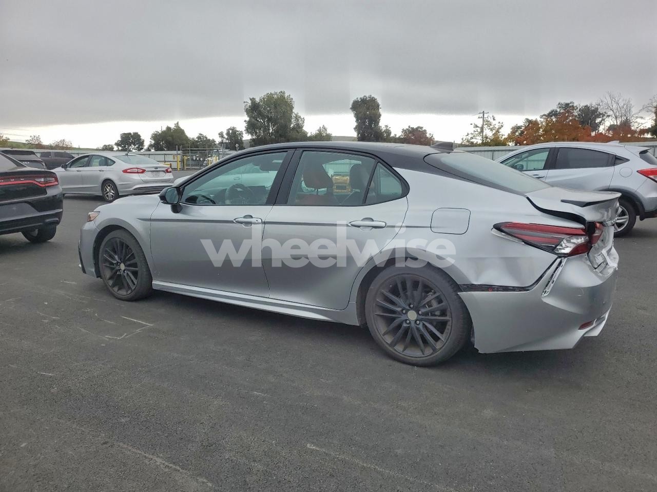 Photo 2 of 2021 TOYOTA CAMRY XSE (VIN 4T1K61BK1MU028072)
