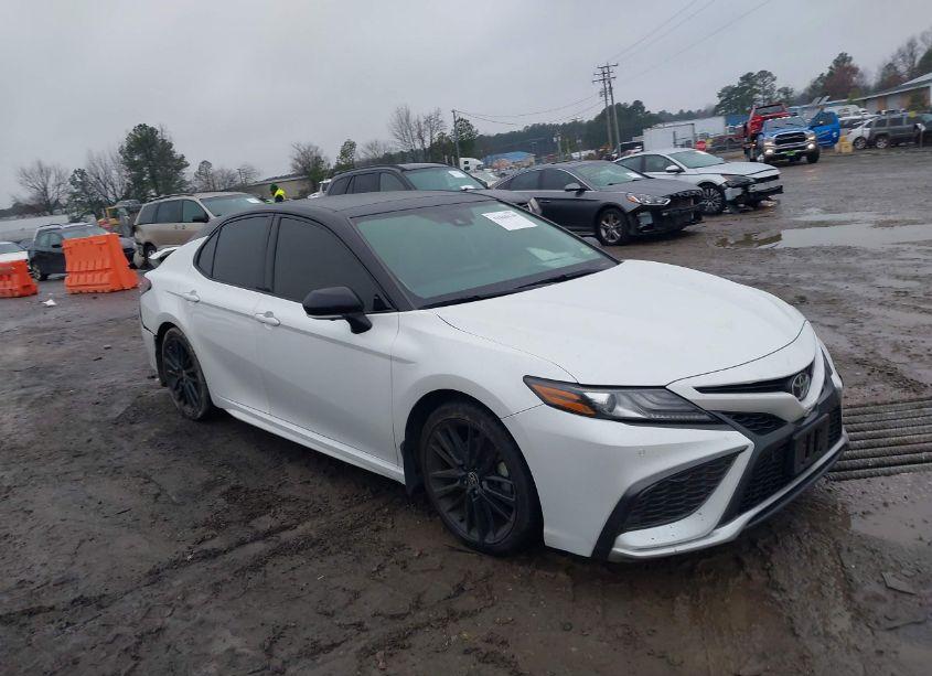 2021 Toyota Camry XSE (VIN 4T1K61BK2MU028257) main photo