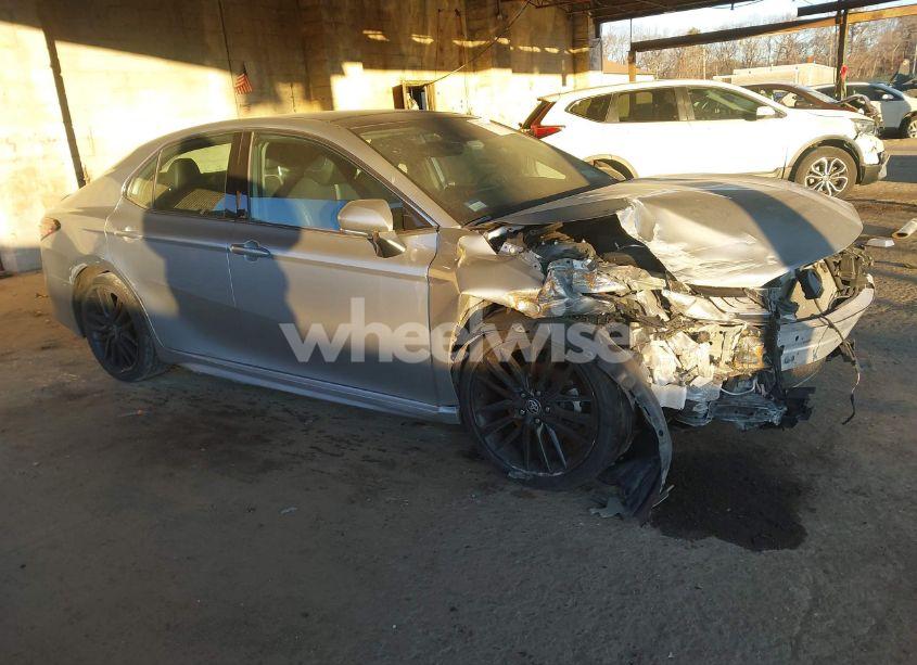 2021 Toyota Camry XSE (VIN 4T1K61BK2MU047083) main photo