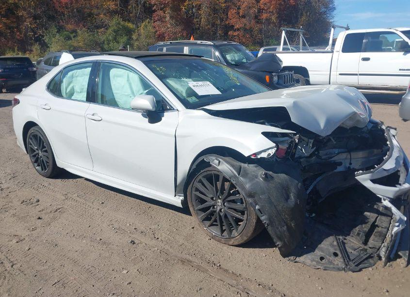 2022 Toyota Camry XSE AWD (VIN 4T1K61BK2NU049708) main photo