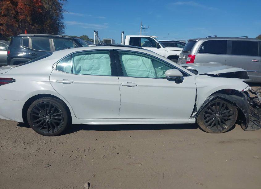 Photo 13 of 2022 Toyota Camry XSE AWD (VIN 4T1K61BK2NU049708)