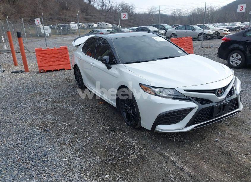 2021 Toyota Camry XSE AWD (VIN 4T1K61BK4MU044721) main photo