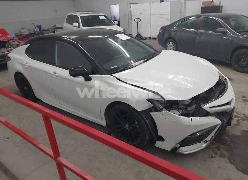 2022 Toyota Camry XSE (VIN 4T1K61BK6NU057181) main photo