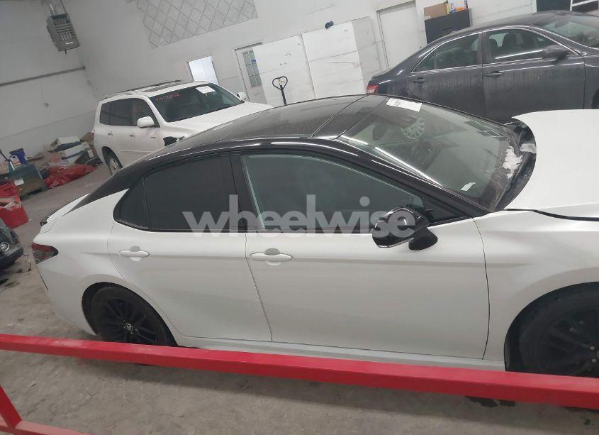 Photo 13 of 2022 Toyota Camry XSE (VIN 4T1K61BK6NU057181)