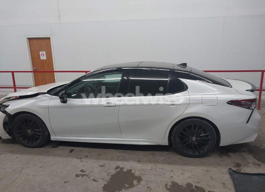 Photo 14 of 2022 Toyota Camry XSE (VIN 4T1K61BK6NU057181)