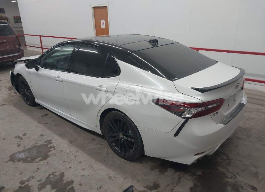 Photo 3 of 2022 Toyota Camry XSE (VIN 4T1K61BK6NU057181)