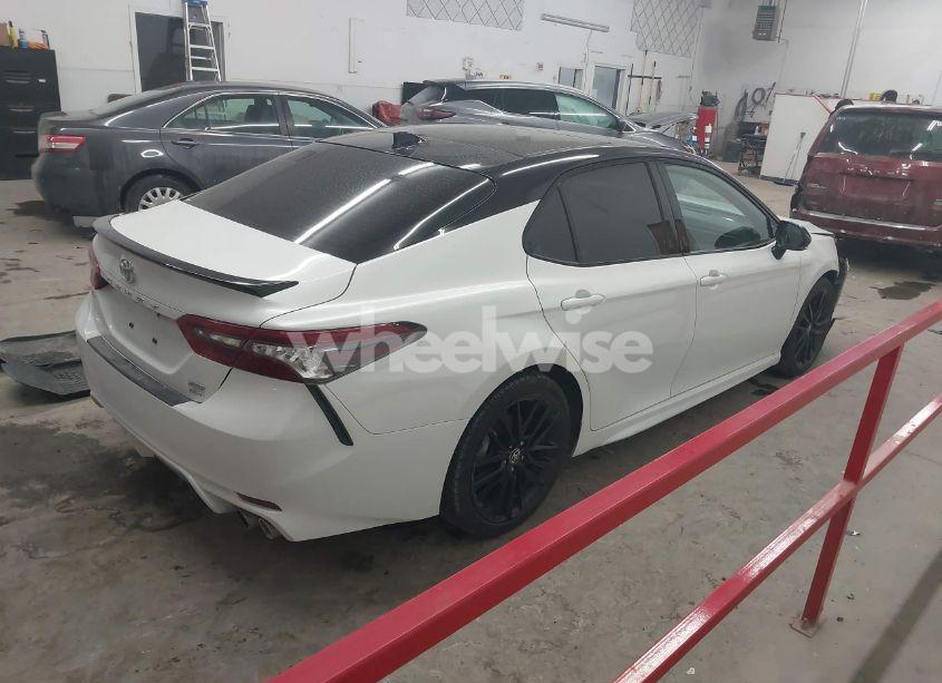 Photo 4 of 2022 Toyota Camry XSE (VIN 4T1K61BK6NU057181)