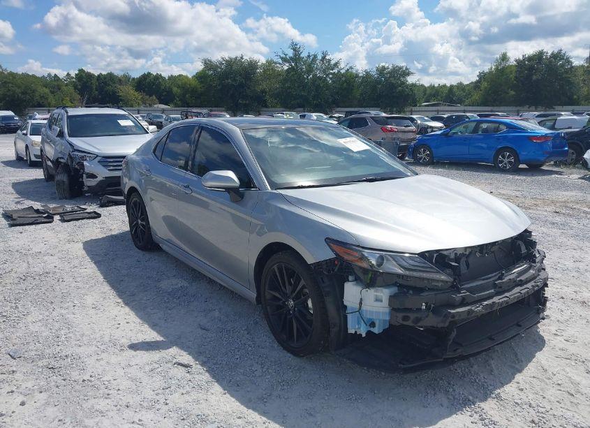 2022 Toyota Camry XSE AWD (VIN 4T1K61BK7NU062633) main photo