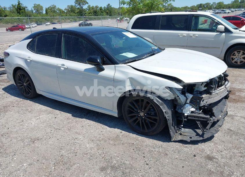 2021 Toyota Camry XSE AWD (VIN 4T1K61BK8MU032555) main photo