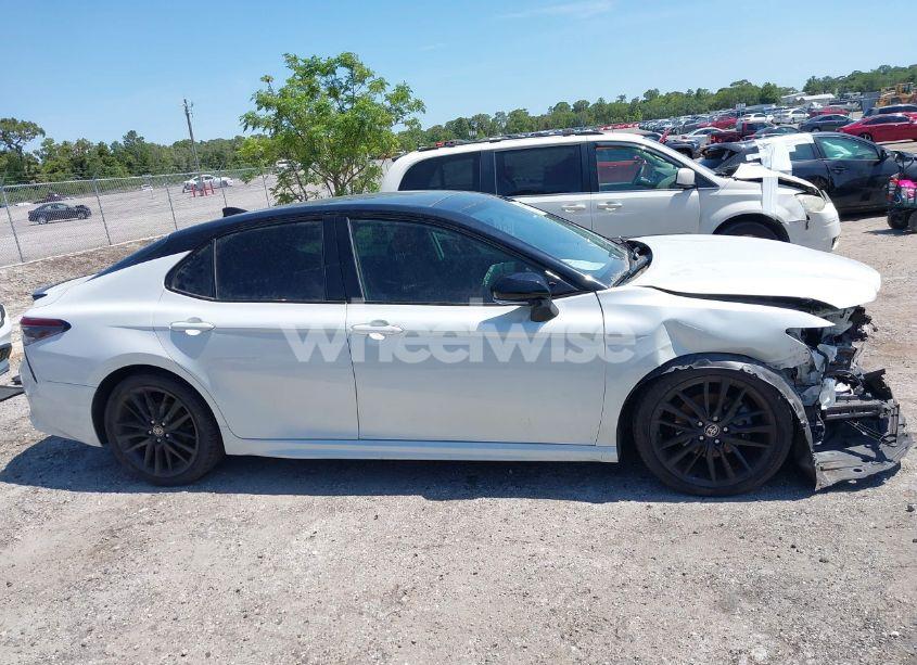 Photo 13 of 2021 Toyota Camry XSE AWD (VIN 4T1K61BK8MU032555)