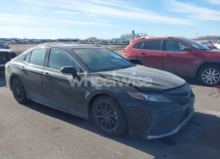 2022 Toyota Camry XSE AWD (VIN 4T1K61BK8NU063080) main photo