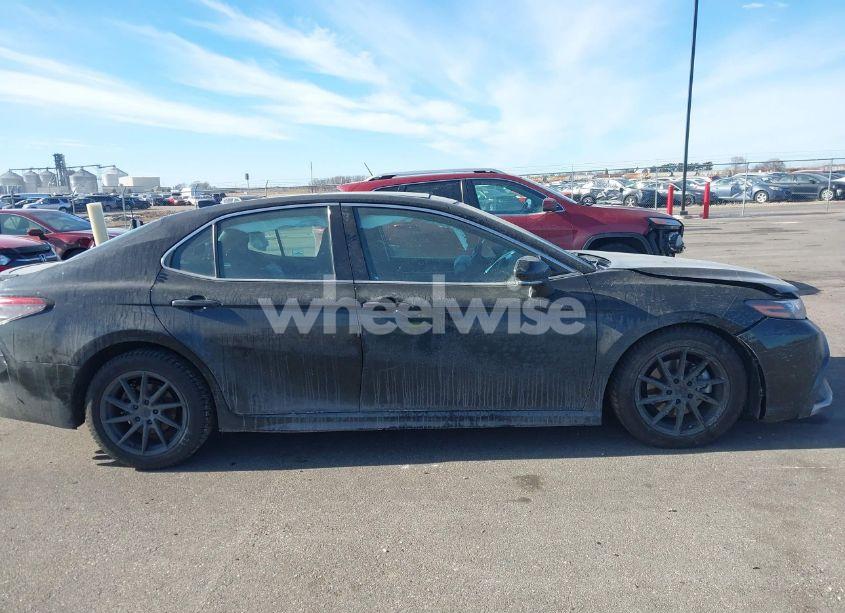 Photo 13 of 2022 Toyota Camry XSE AWD (VIN 4T1K61BK8NU063080)