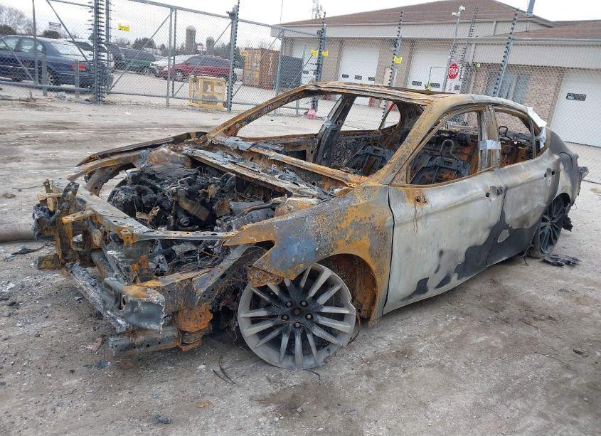 Photo 2 of 2022 Toyota Camry XSE AWD (VIN 4T1K61BKXNU056065)