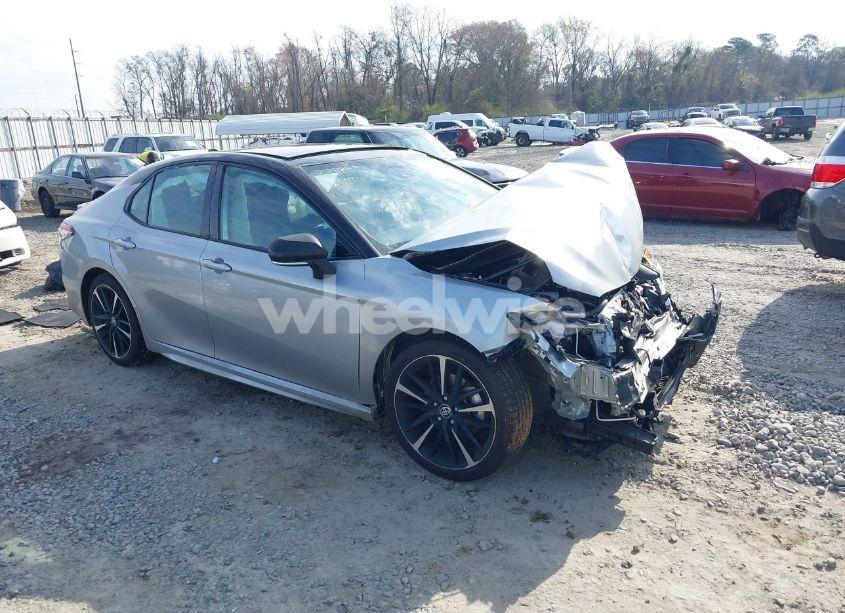 2020 Toyota Camry XSE V6 (VIN 4T1KZ1AK7LU044977) main photo