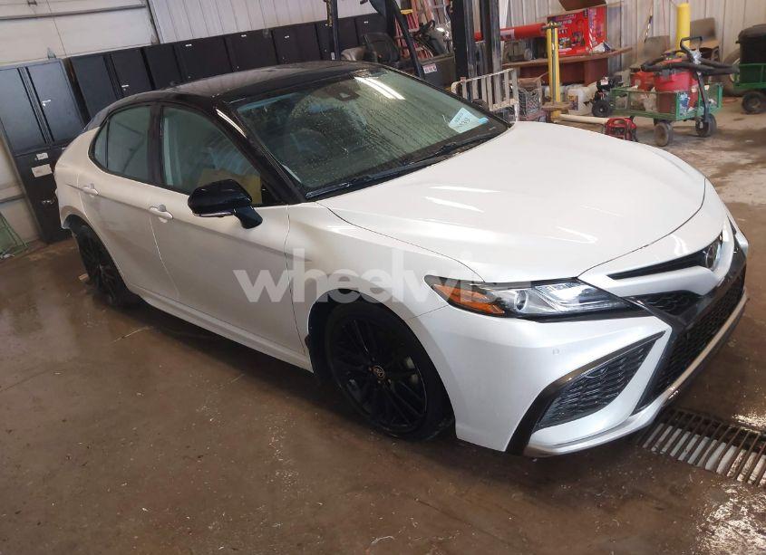 2022 Toyota Camry XSE V6 (VIN 4T1KZ1AK7NU068652) main photo