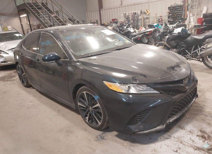 2020 Toyota Camry XSE V6 (VIN 4T1KZ1AKXLU045301) main photo