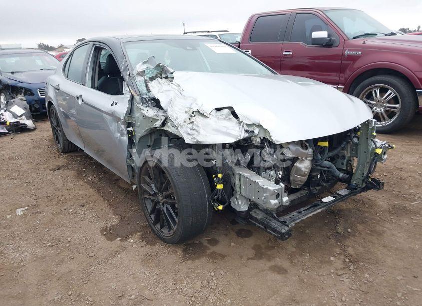 2022 Toyota Camry XSE V6 (VIN 4T1KZ1AKXNU069021) main photo