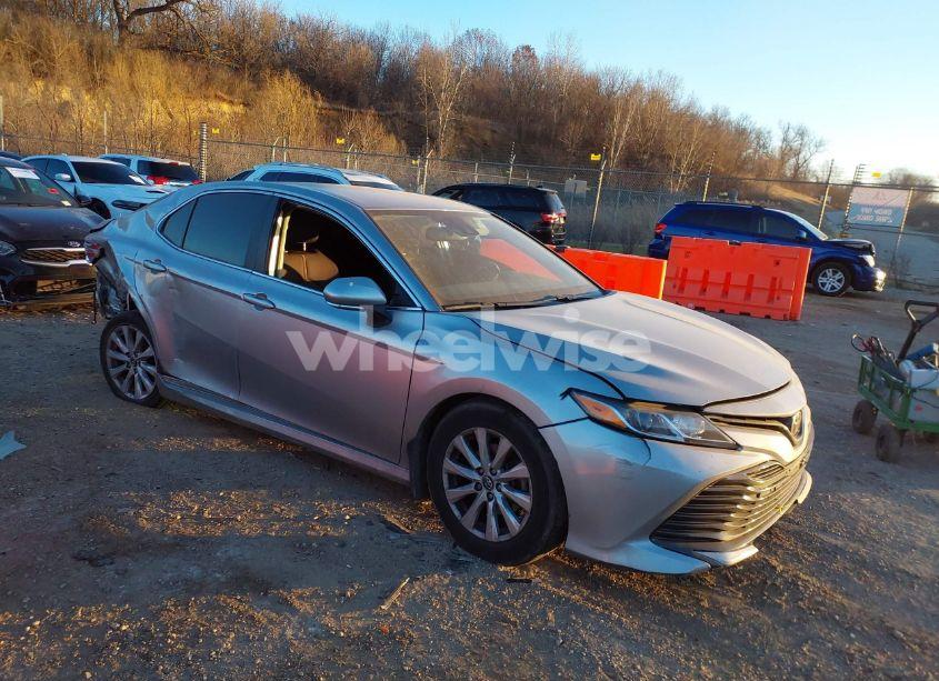 2020 Toyota Camry LE (VIN 4T1L11AK1LU887441) main photo