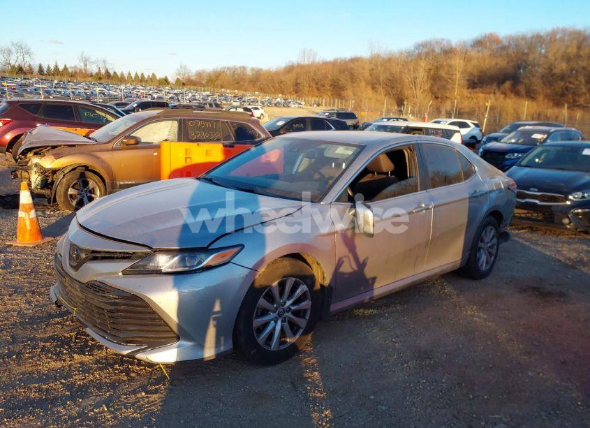 Photo 2 of 2020 Toyota Camry LE (VIN 4T1L11AK1LU887441)