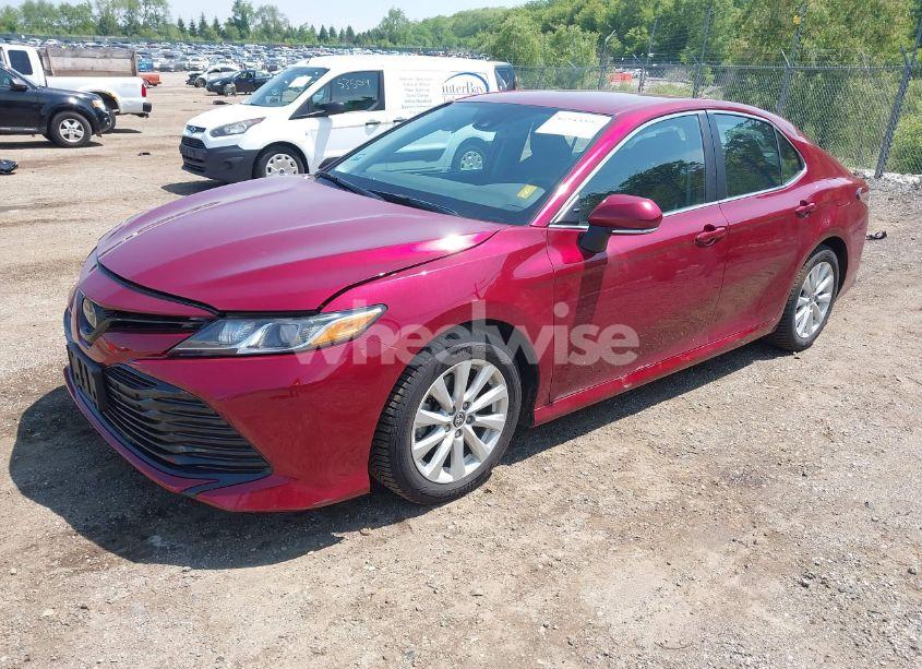 Photo 2 of 2020 Toyota Camry LE (VIN 4T1L11AK2LU500976)