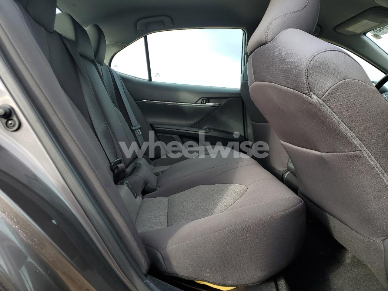 Photo 10 of 2020 TOYOTA CAMRY LE (VIN 4T1L11AK2LU948215)