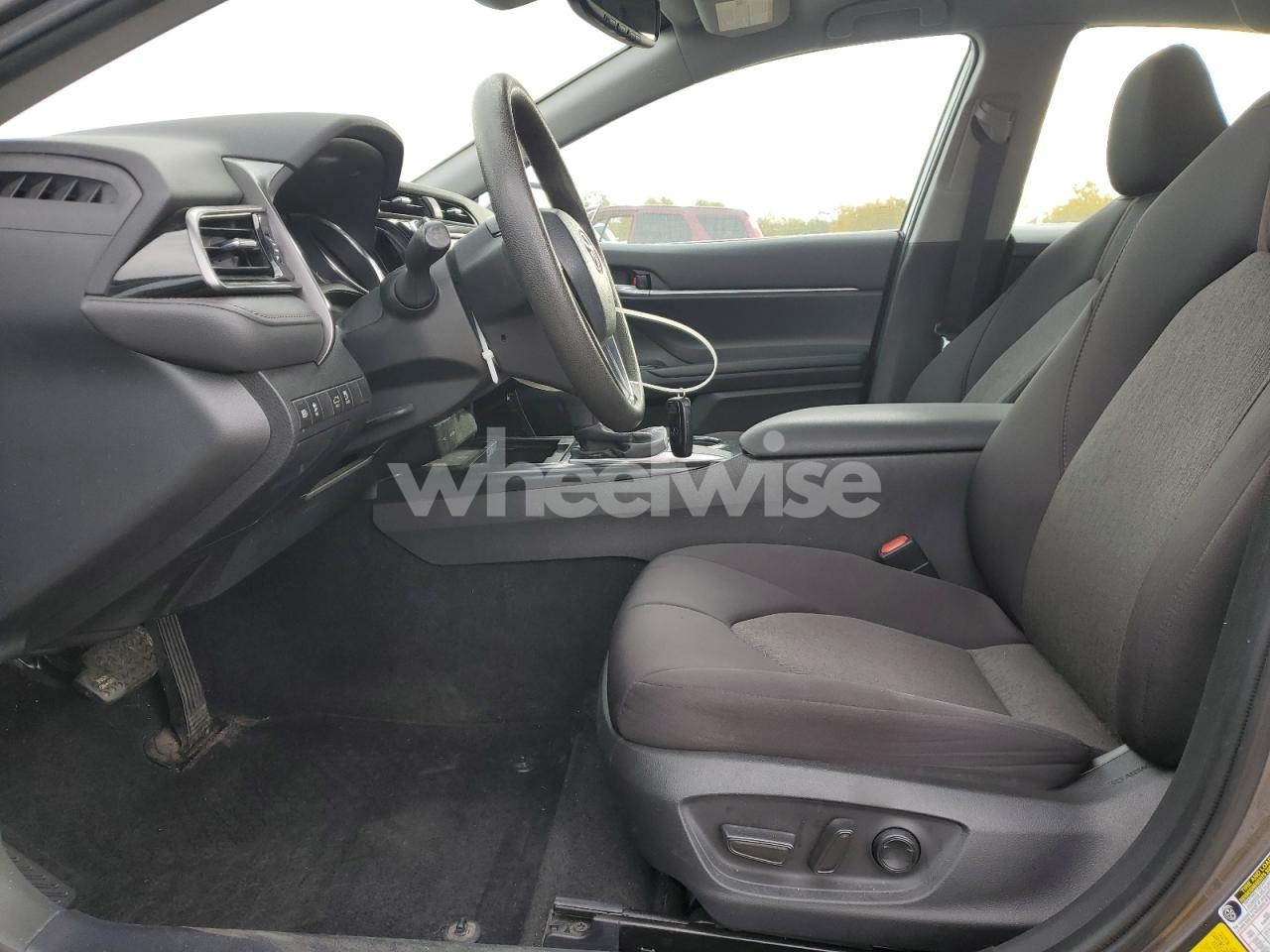 Photo 7 of 2020 TOYOTA CAMRY LE (VIN 4T1L11AK2LU948215)