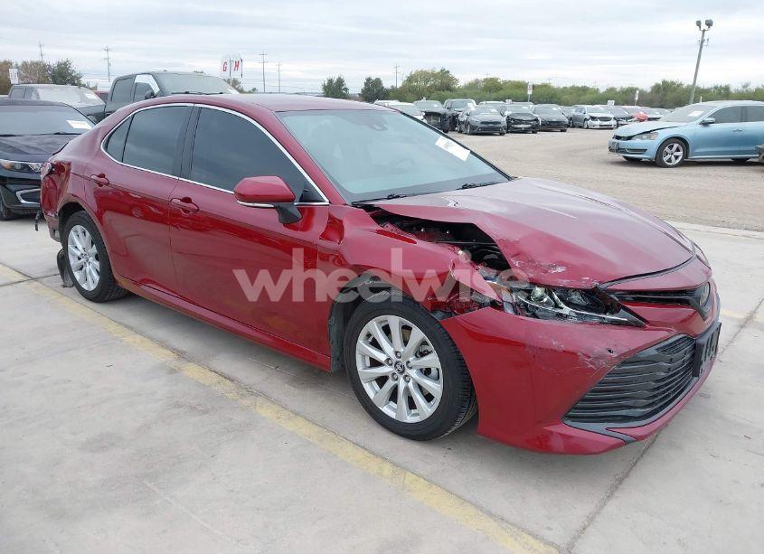 2020 Toyota Camry LE (VIN 4T1L11AK4LU306773) main photo