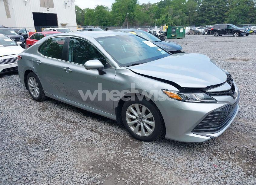 2020 Toyota Camry LE (VIN 4T1L11AK5LU913166) main photo