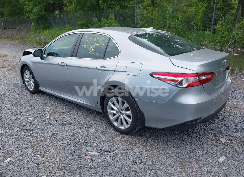 Photo 3 of 2020 Toyota Camry LE (VIN 4T1L11AK5LU913166)