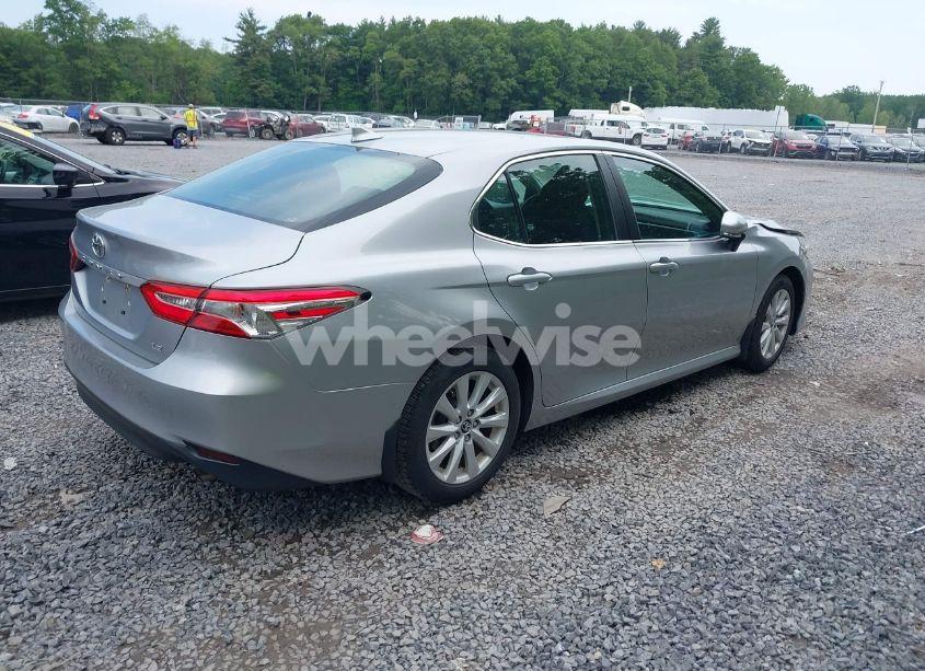 Photo 4 of 2020 Toyota Camry LE (VIN 4T1L11AK5LU913166)