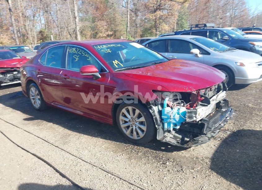 2020 Toyota Camry LE (VIN 4T1L11AK7LU997233) main photo