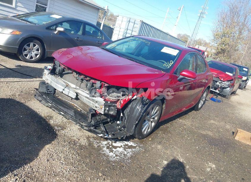 Photo 2 of 2020 Toyota Camry LE (VIN 4T1L11AK7LU997233)