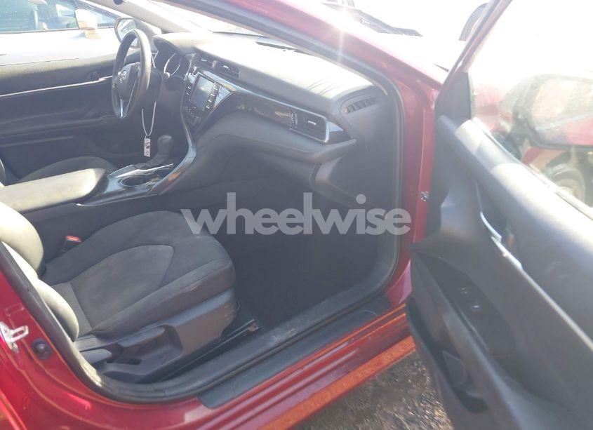 Photo 5 of 2020 Toyota Camry LE (VIN 4T1L11AK7LU997233)