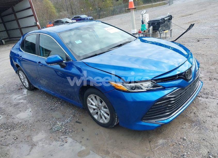 2020 Toyota Camry LE (VIN 4T1L11AK8LU394324) main photo