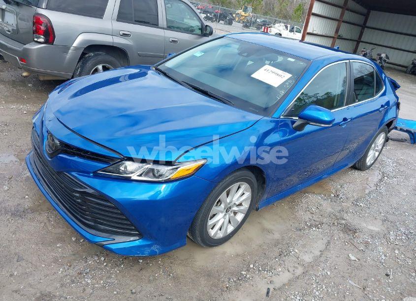Photo 2 of 2020 Toyota Camry LE (VIN 4T1L11AK8LU394324)
