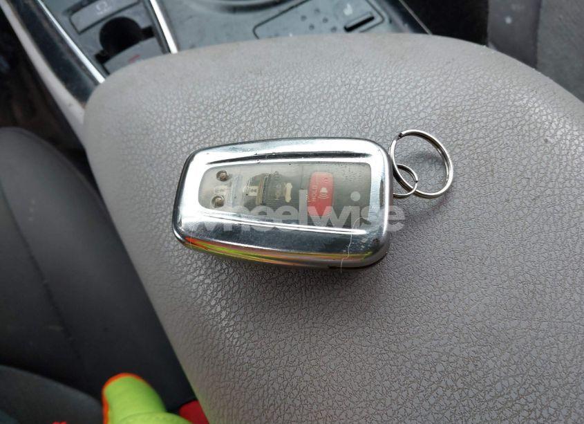 Photo 11 of 2020 Toyota Camry LE AWD (VIN 4T1L11BK2LU007684)