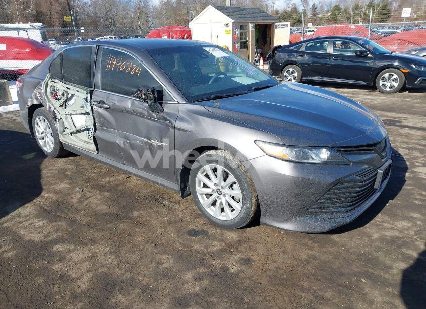 2020 Toyota Camry LE AWD (VIN 4T1L11BK8LU019726) main photo