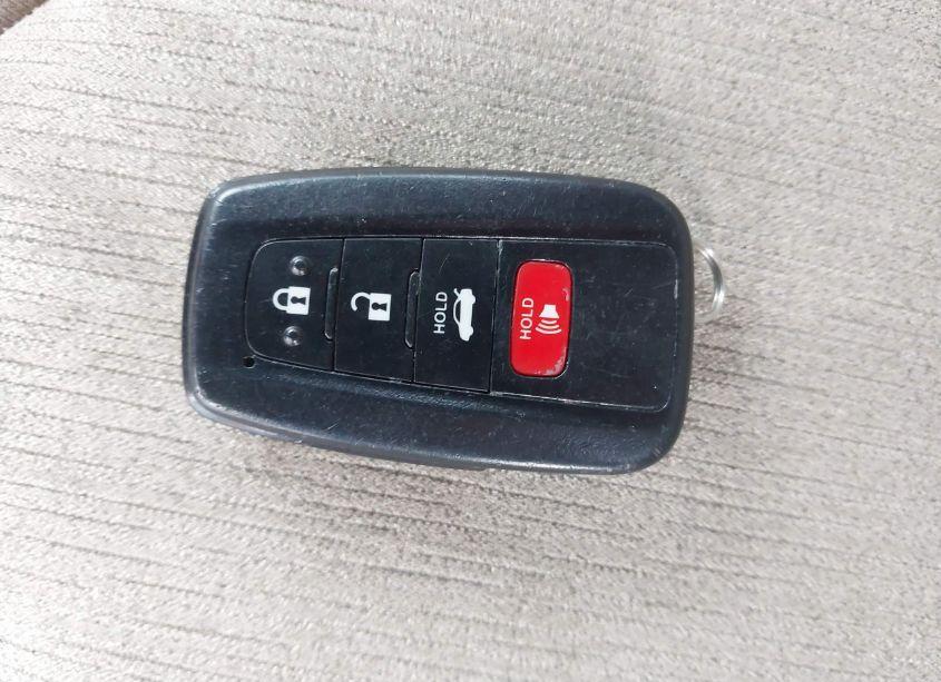 Photo 11 of 2020 Toyota Camry LE HYBRID (VIN 4T1L31AK2LU523569)