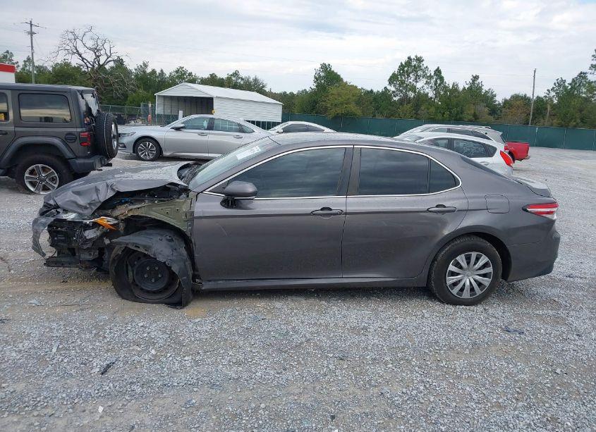 Photo 15 of 2020 Toyota Camry LE HYBRID (VIN 4T1L31AK2LU523569)