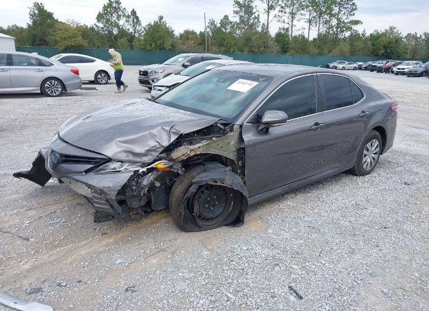 Photo 2 of 2020 Toyota Camry LE HYBRID (VIN 4T1L31AK2LU523569)