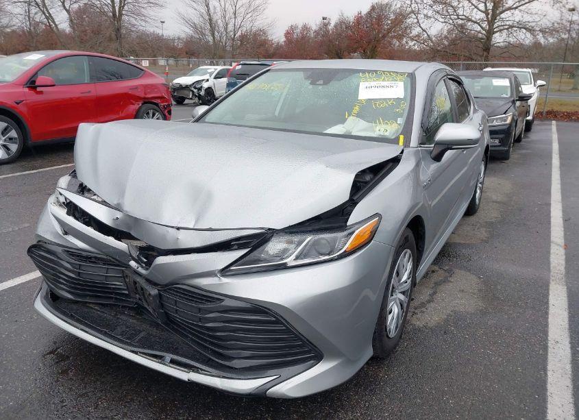 Photo 2 of 2020 Toyota Camry LE HYBRID (VIN 4T1L31AK3LU524097)