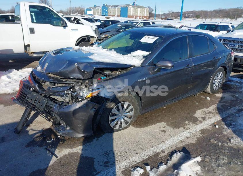 Photo 2 of 2020 Toyota Camry LE HYBRID (VIN 4T1L31AK5LU519757)