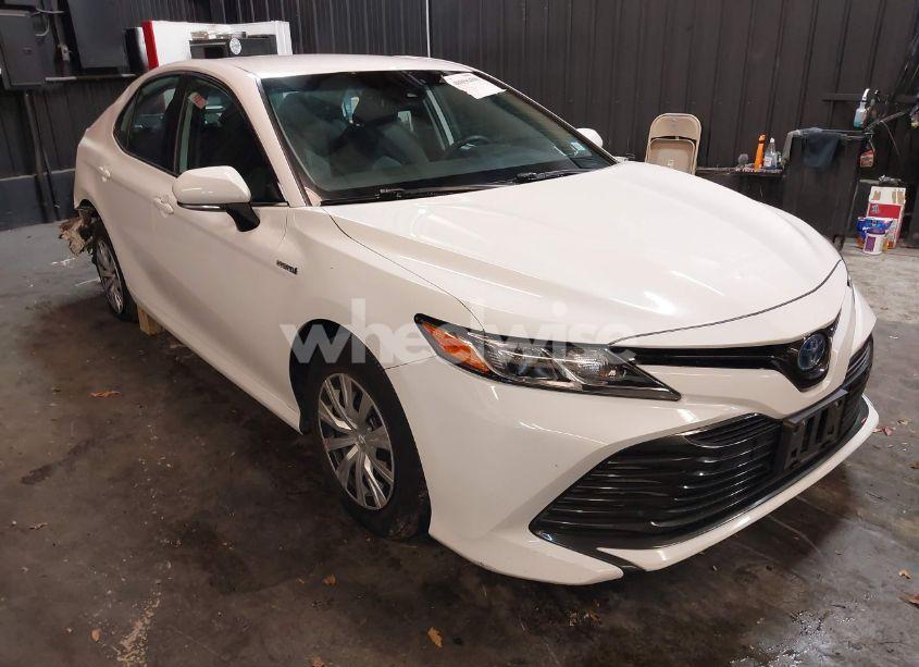 2020 Toyota Camry LE HYBRID (VIN 4T1L31AK6LU524014) main photo