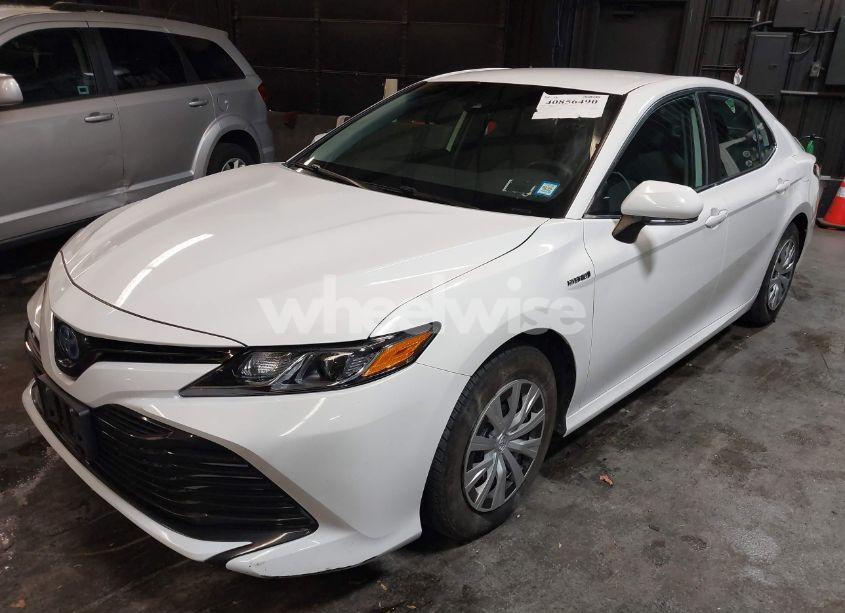 Photo 2 of 2020 Toyota Camry LE HYBRID (VIN 4T1L31AK6LU524014)
